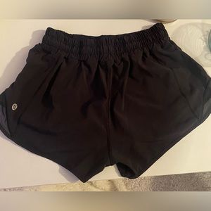 Lululemon Hottie Hot Short 2.5